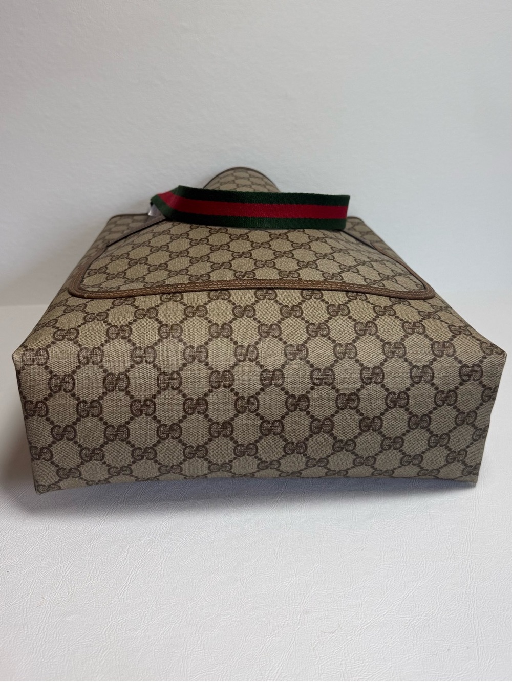 Gucci Web GG Supreme Canvas Tote Bag - Picture 4 of 8